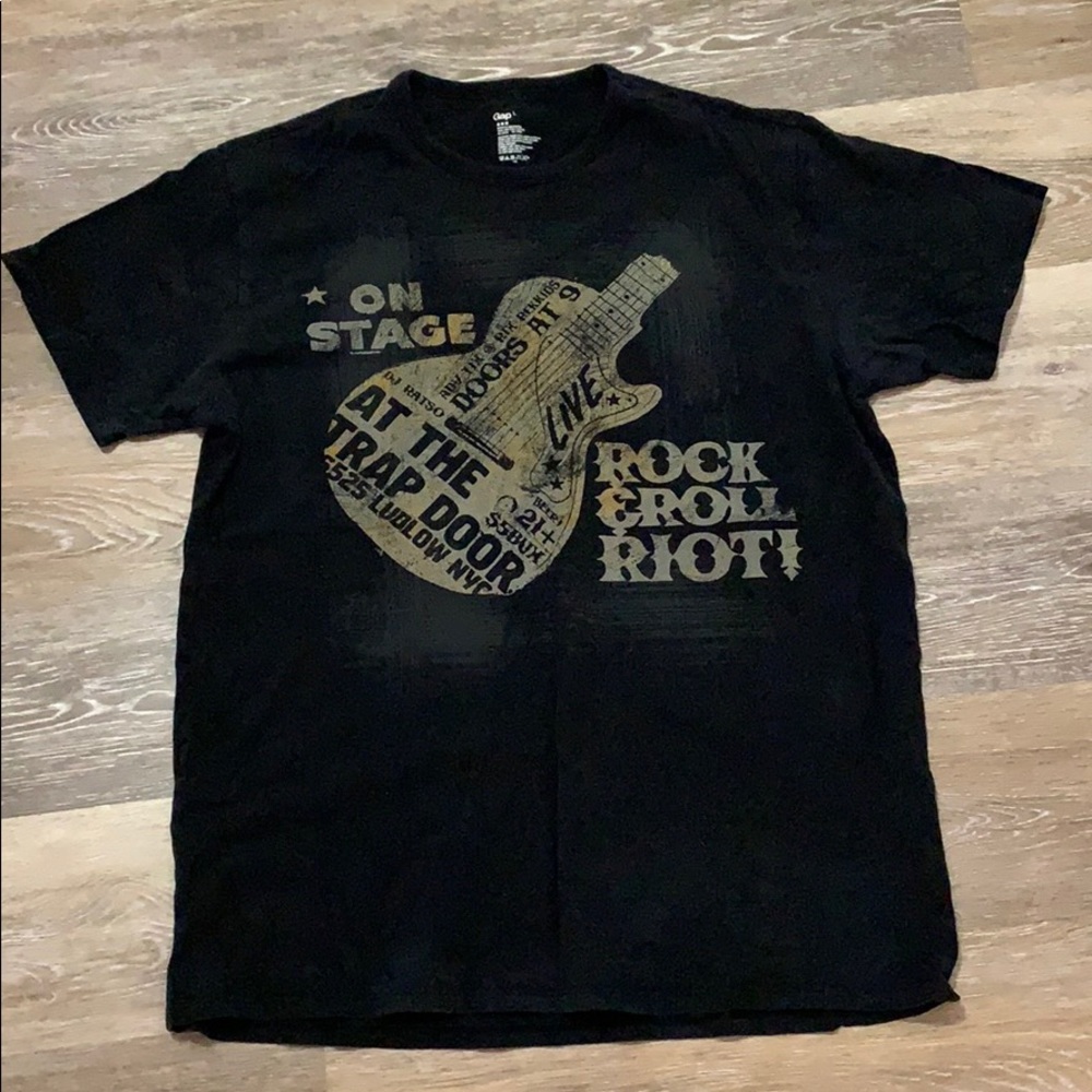 Gap-Graphic Tee EUC